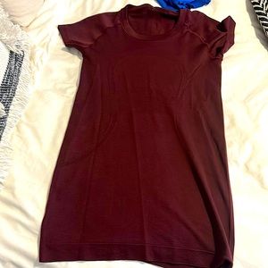 Lululemon Wine color top!